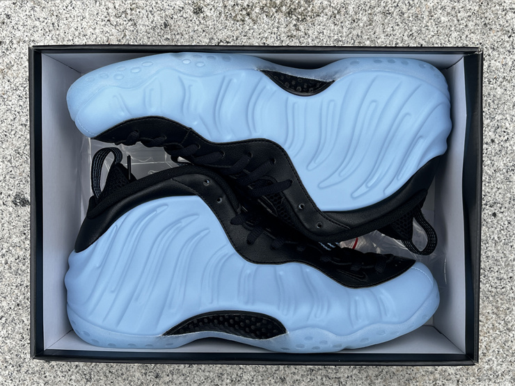 Nike Air Foamposite One Psychic Blue and Black package