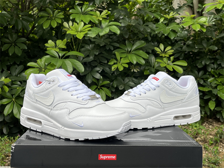 Supreme x Nike Air Max 1'87 White overlook