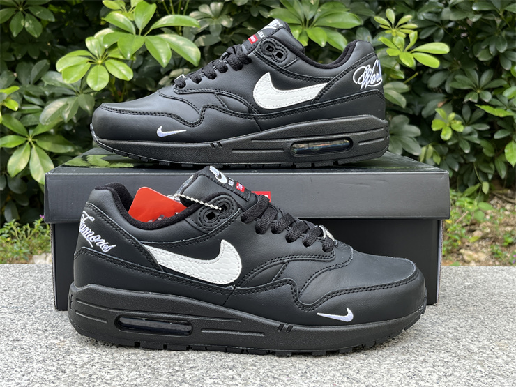 Supreme x Nike Air Max1'87 black details