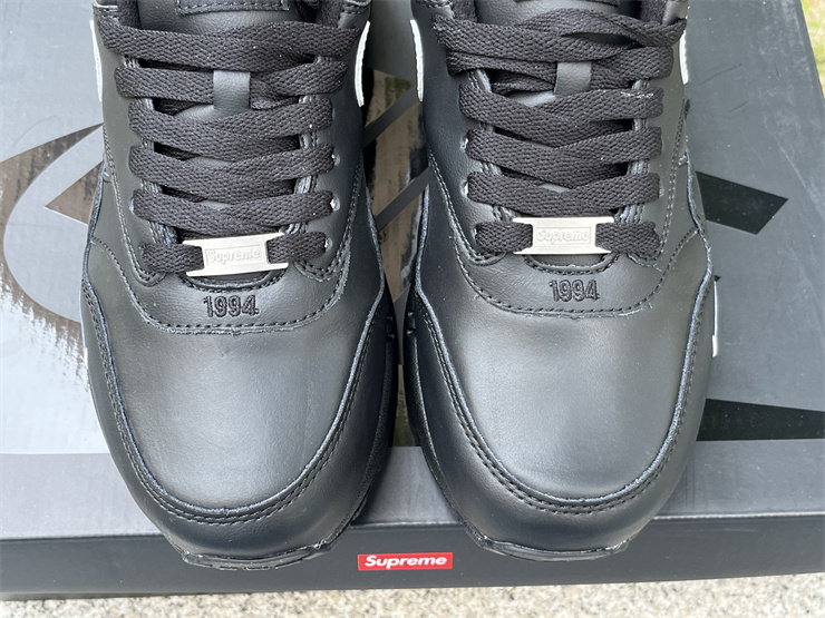 supreme Nike Air Max 1'87 leather