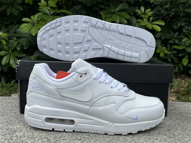 supreme Nike Air Max 1'87 white