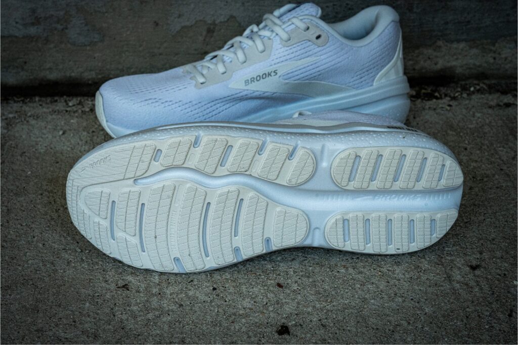Brooks-Ghost-Max-2-upper-and-outsole
