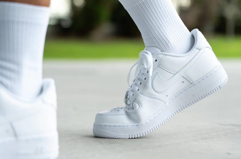 Nike Air Force 1 '07 white running sneakers