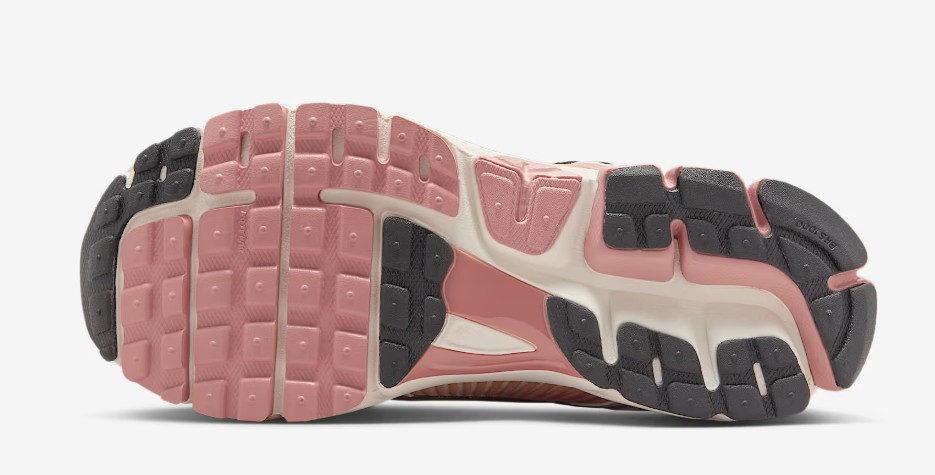 Nike Zoom Vomero 5 bottom