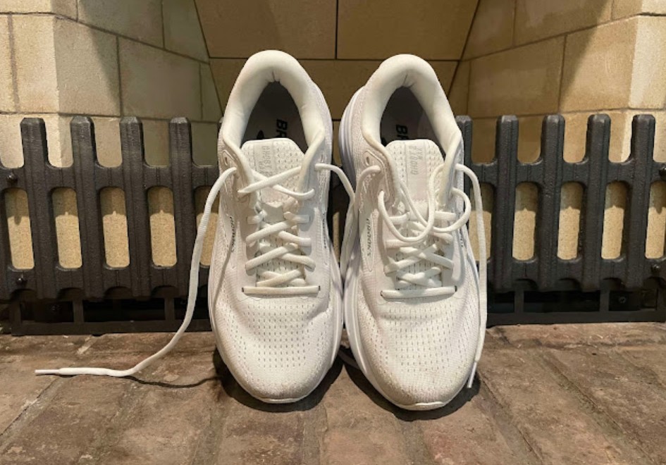 white Brooks Ghost Max 2 shoes