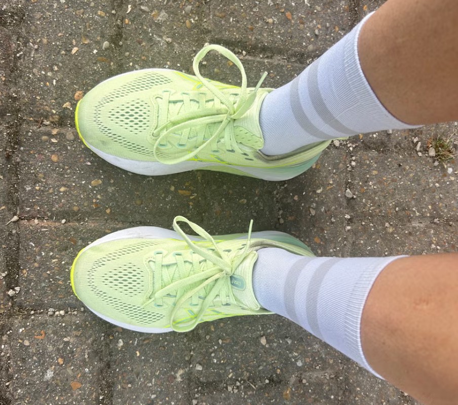 ASICS Gel-Kayano 31 on feet