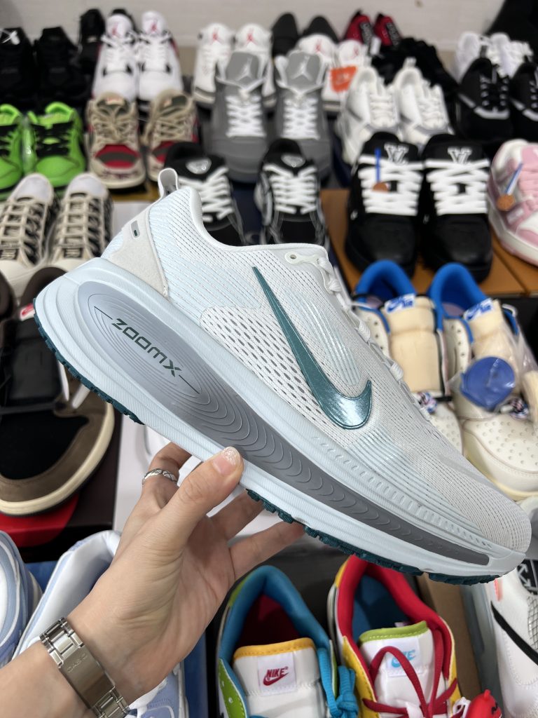 Nike Vomero 18