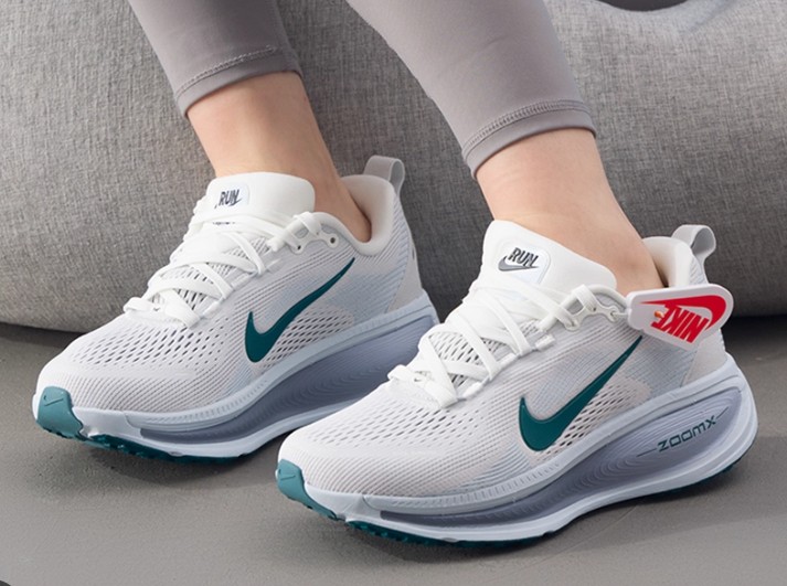 Nike Vomero 18 on foot
