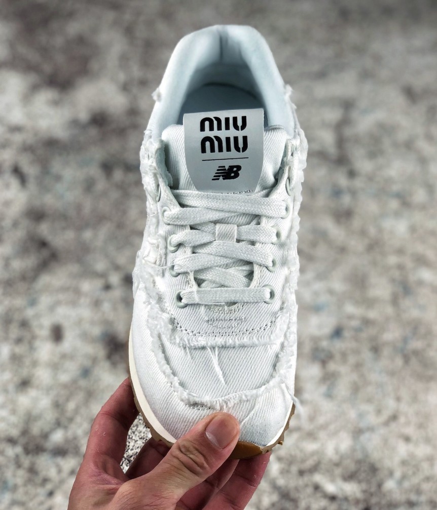 miu miu new balance 574 logo